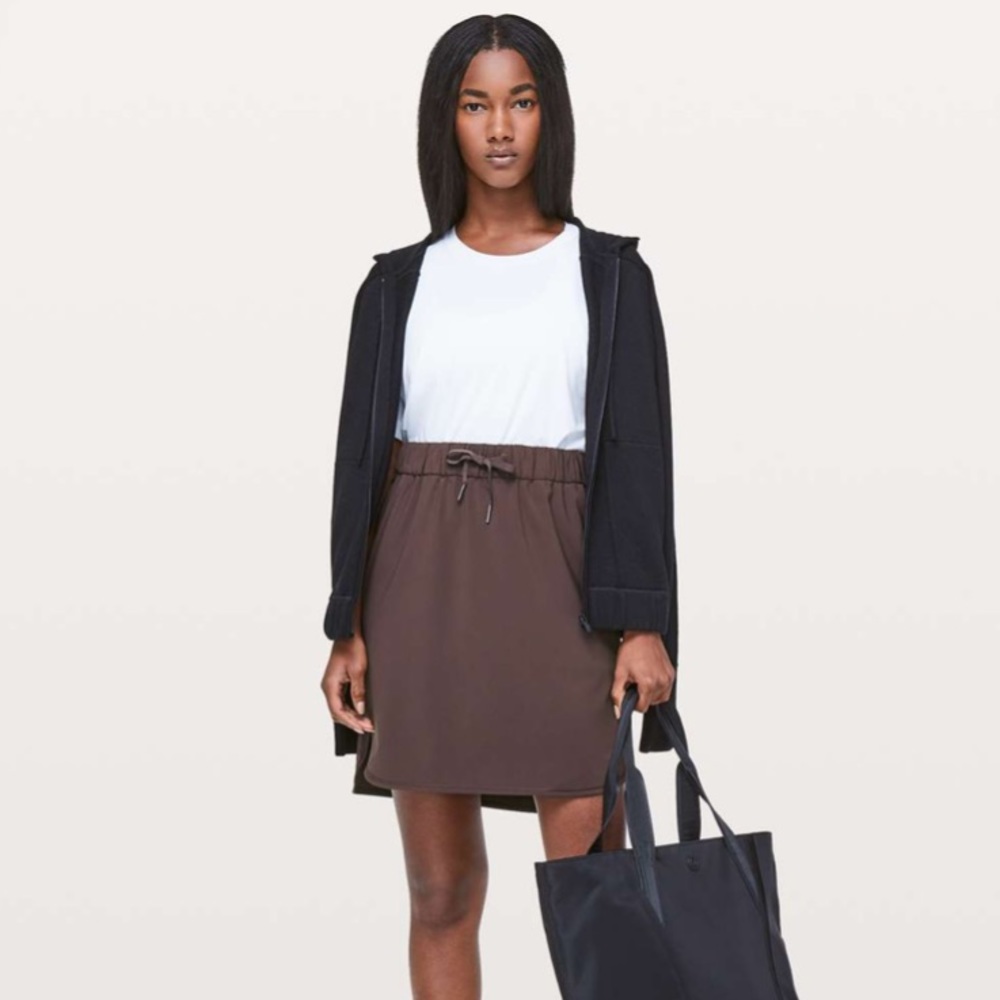 Lululemon on the fly skirt black satin color sz.4 like a purple brown color